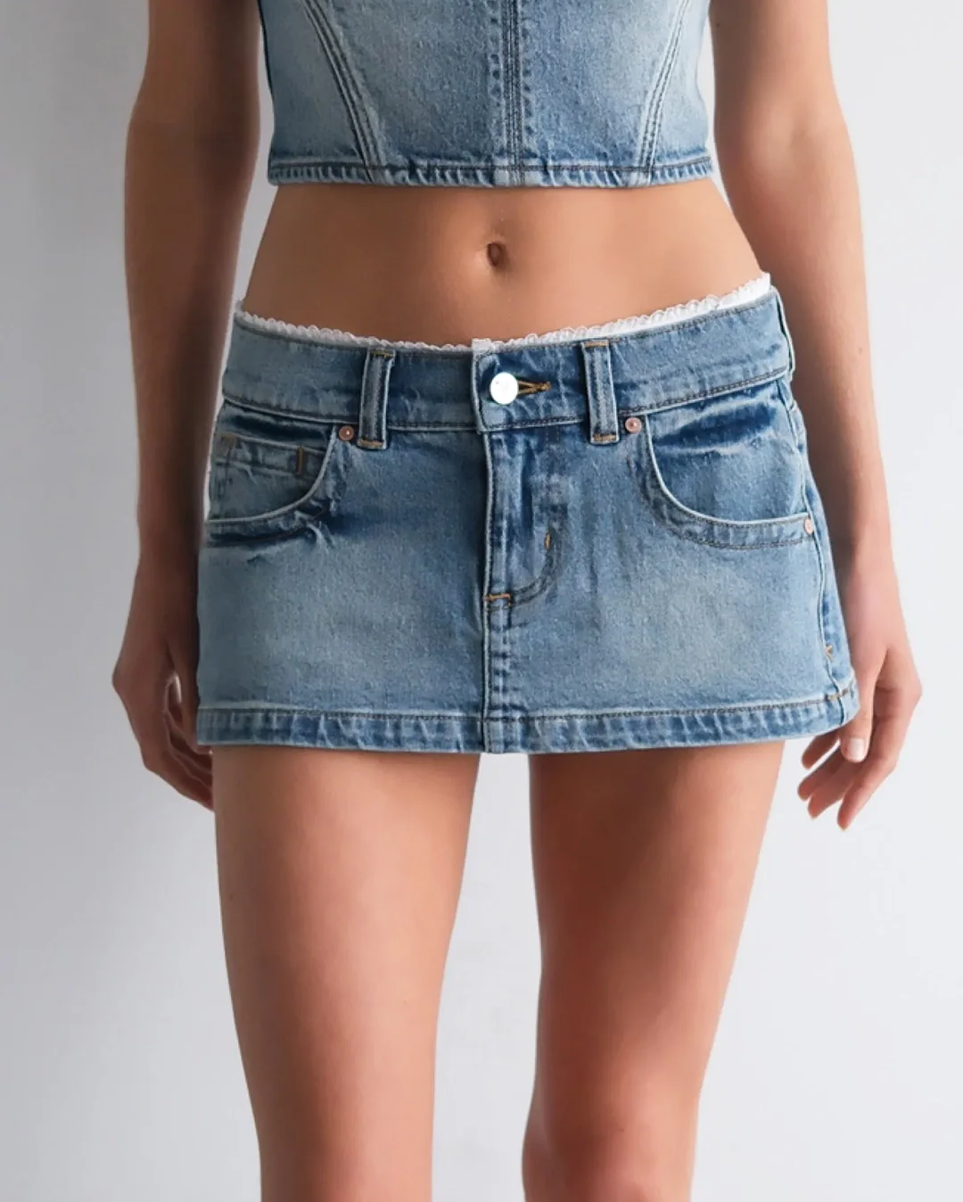 00 Super Rise Low Mini Lace Skirt - Selena